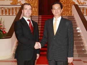 Thủ tướng Nguyễn Tấn Dũng đón Thủ tướng Dmitry Anatolyevich Medvedev. 