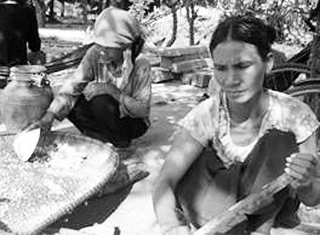 Mẹ con bà H'Tre bên nỗi đau mất con.