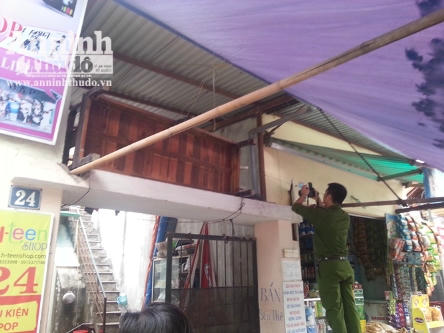 Lực lượng Công an khám nghiệm hiện trường, điều tra vụ việc