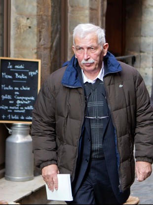 Cựu HLV Camaret bị phạt 8 năm tù vì tội hiếp dâm và xâm hại tình dục