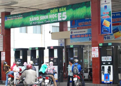 Xăng E5 sẽ được bắt buộc sử dụng trên toàn quốc từ cuối năm 2015. 