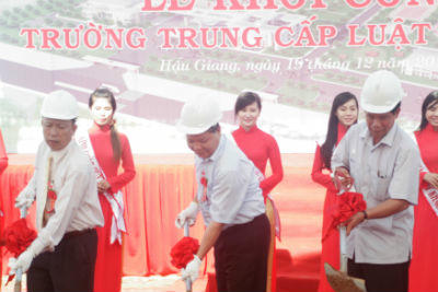 Bộ trưởng và lãnh đạo tỉnh Hậu Giang khởi công công trình