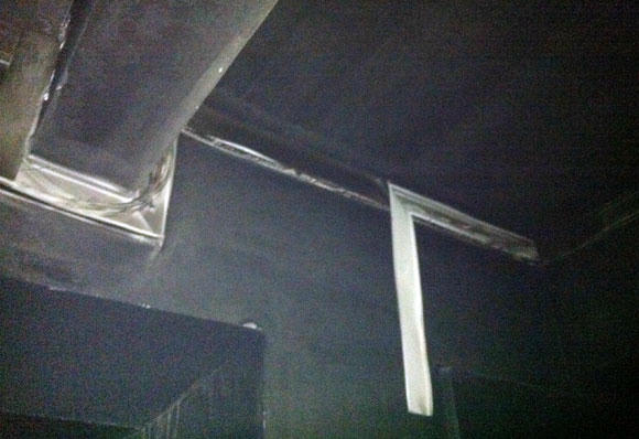 Hiện trường ám khói đen sau vụ cháy