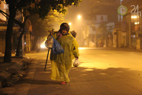 Người lao động mưu sinh trong giá rét