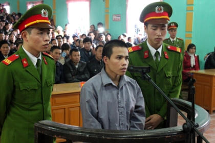 Kẻ nghịch tử trước vành móng ngựa