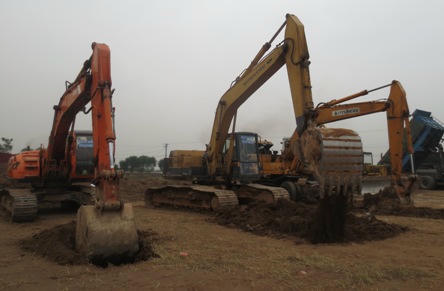 Công trường nhộn nhịp ngay sau khi lễ khởi công dự án 