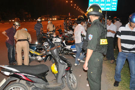 Các lực lượng CA TP HCM kiểm tra, trấn áp tội phạm
