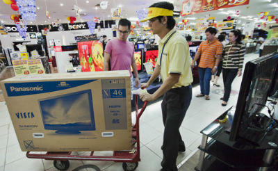 Kể từ ngày 1/4/2014, tivi 32 inch trở lên phải tích hợp thiết bị thu truyền hình số mặt đất. (Ảnh minh họa)