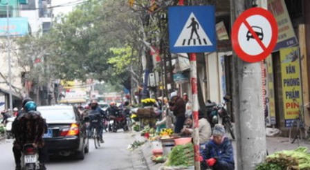 Biển cấm này chắc chỉ dành cho dân...