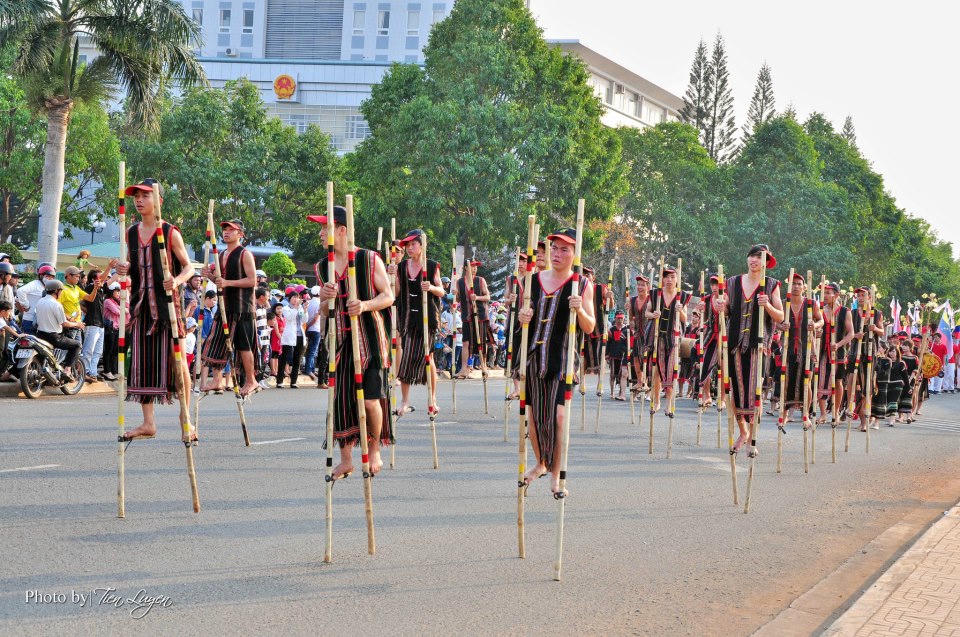 Lễ hội đường phố chiều 9.3, ảnh Tiến Luyến