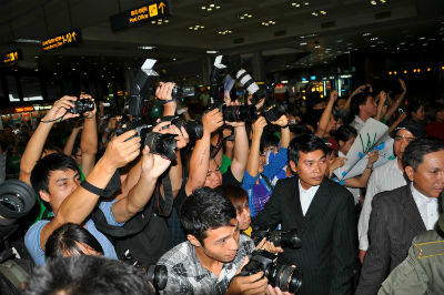 Các phóng viên đang tác nghiệp. Ảnh: MH