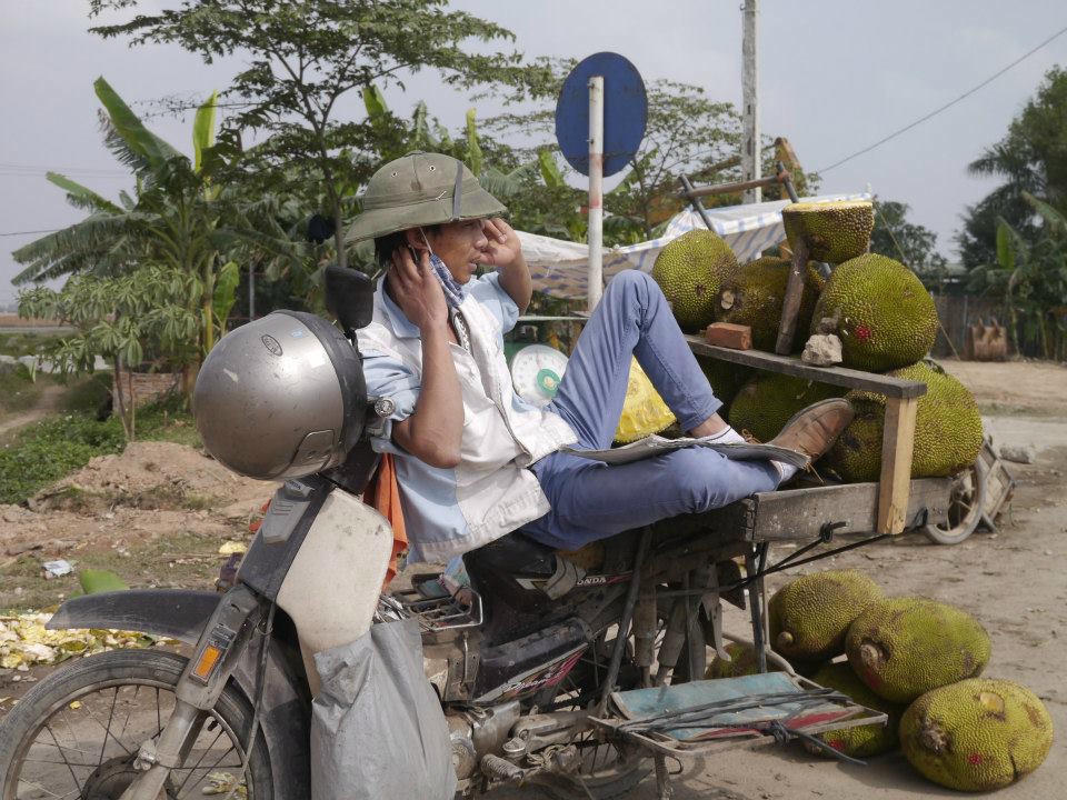  Cảnh người dân Việt Nam vất vả làm ăn