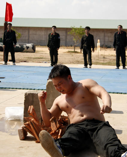 Luyện khí công bằng gạch