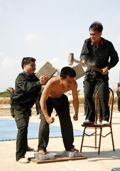 Thể hiện sức mạnh, mềm dẽo và độ kiên trì cho chiến sĩ CSCĐ