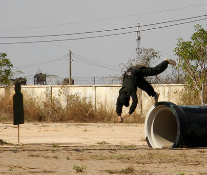 Lộn nhào vượt ngại vật