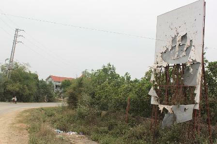 Biển công bố dự án KĐT Tiến Xuân rách tả tơi