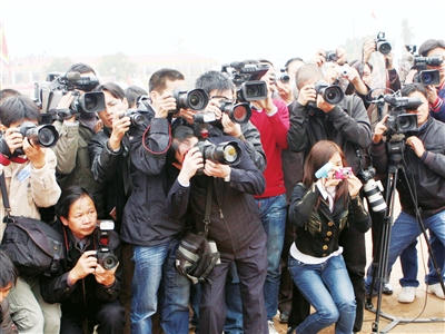 Tấm khiên chưa đủ lớn cho cánh báo chí