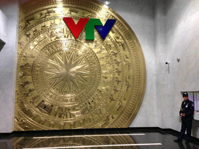 Phù điêu trống đồng Ngọc Lũ đã được lắp đặt hoàn thiện tại trường quay mới của Đài THVN