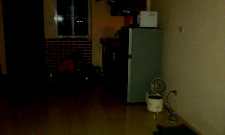 Sau 2 ngày, 3 đêm mất điện, người dân Chung cư Học viện Hậu Cần đang 