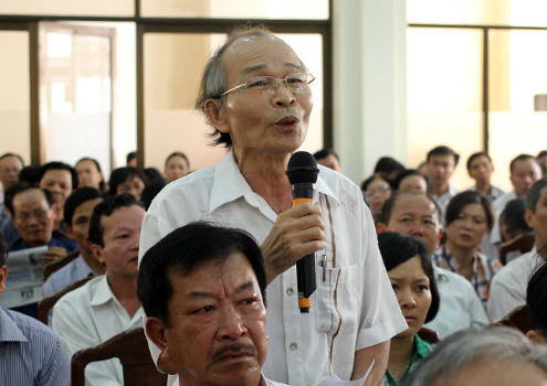 Cử tri Đạo nói nhiều cán bộ công chức làm việc chưa hết năng suất, thiệt hại tiền của Nhà nước.