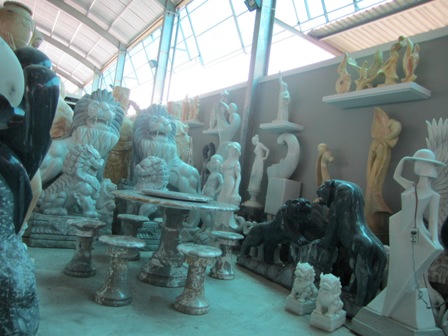 Trong không gian của đá