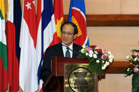 Tổng thư ký Lê Lương Minh trên diễn đàn ASEAN. 
