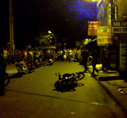 Nạn nhân bị đạp ngã xe, đâm gục tại chỗ