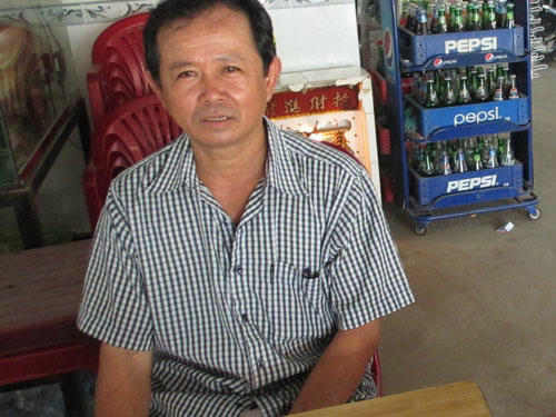 Ông Châu Văn Phó kể lại sự việc nhận được tờ rơi đòi chồng của người phụ nữ lạ mặt.