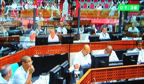 Tại Trung tâm điều khiển phóng vệ tinh.