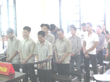Các bị cáo trước vành móng ngựa