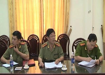 Công an huyện Quỳnh Lưu trong buổi làm việc với nhóm phóng viên