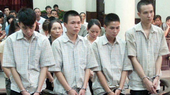 Các bị cáo phạm tội mua bán người tại một phiên tòa mới đây