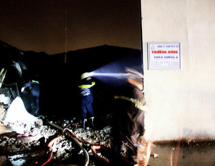 Lính cứu hỏa có mặt triển khi dập lửa