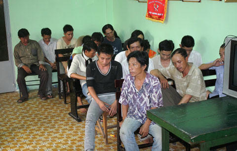 Những người liên quan bị tạm giữ.