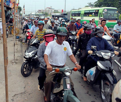 Giao thông khu vực trên rơi vào tình trạng hỗn loạn