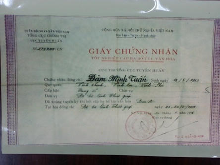 Theo Ủy ban kiểm tra Tỉnh ủy Vĩnh Phúc thì ông Tuấn đã tự tay chỉnh sửa tấm bằng này