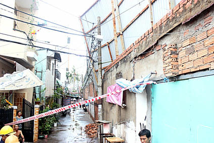 Hiện trường xảy ra sự cố tại quận Bình Thạnh sau trận mưa, gió kéo dài