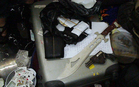 Tang vật thu tại hiện trường. 