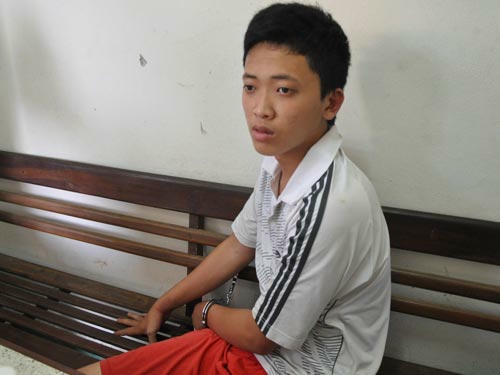 Nguyễn Vỹ Hùng tại Công an quận Ngũ Hành Sơn.