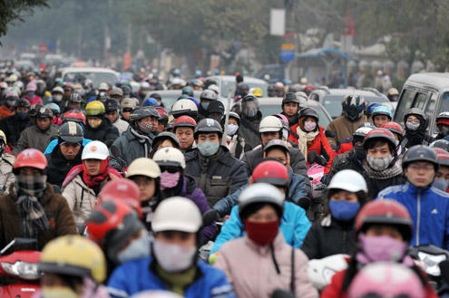 Lượng người dồn về nội đô các thành phố trực thuộc TƯ quá lớn, gây ra nhiều vấn đề  xã hội như thiếu việc làm hay tắc đường, kẹt xe... Ảnh minh họa