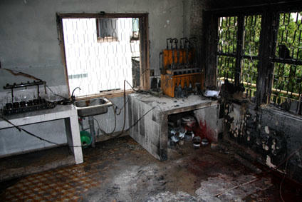 Hiện trường phòng chứa thiết bị cháy rụi