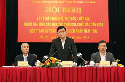 Chủ tịch nước Trương Tấn Sang dự Hội nghị lấy ý kiến nhân sĩ, trí thức, luật gia, người tiêu biểu các dân tộc thiểu số, chức sắc tôn giáo góp ý vào Dự thảo sửa đổi Hiến pháp năm 1992 do Ủy ban Trung ương Mặt trận Tổ quốc Việt Nam tổ chức, ngày 27/3. Ảnh: TTXVN