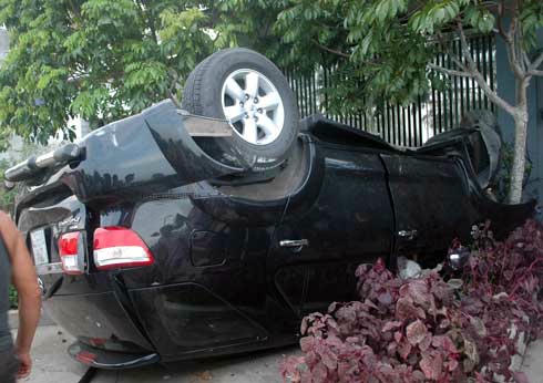 Chiếc xe liên quan đến vụ tai nạn tại hiện trường. Ảnh: CTV.