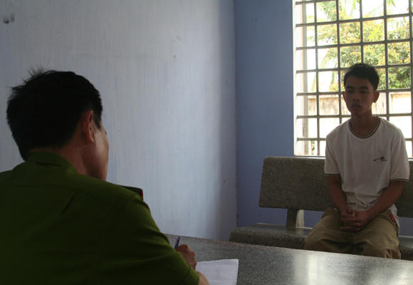 Hung thủ tại cơ quan công an