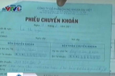 Phiếu chuyển khoản với nhiều điểm bất thường.