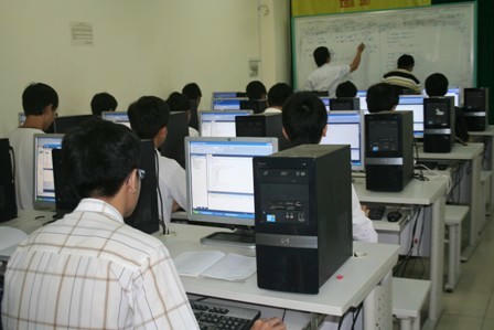 Hiện học viên tốt nghiệp trường nghề, trung cấp chuyên nghiệp lại dễ tìm việc hơn so với cử nhân có tấm bằng đại học trong tay.