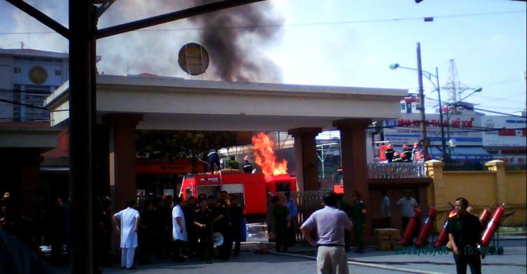 Cận cảnh đám cháy tại cây xăng