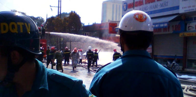 Đội PCCC hoạt động kiểm soát đám cháy