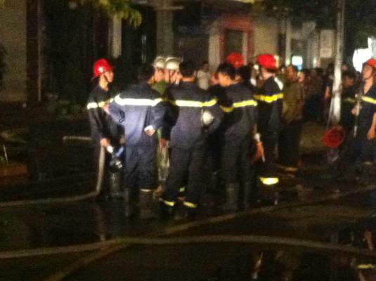 Đội cứu hỏa nhanh chóng dập tắt đám cháy