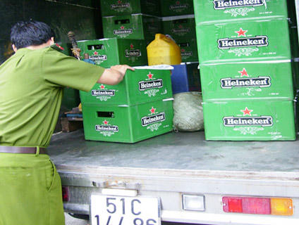 Tang vật bia giả công an thu giữ.